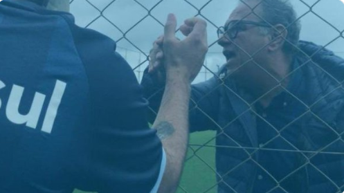 Abrahão vê "tesão" de vitória em Mancini no primeiro contato e conversa com torcedores durante treinamento no CT Abrahão