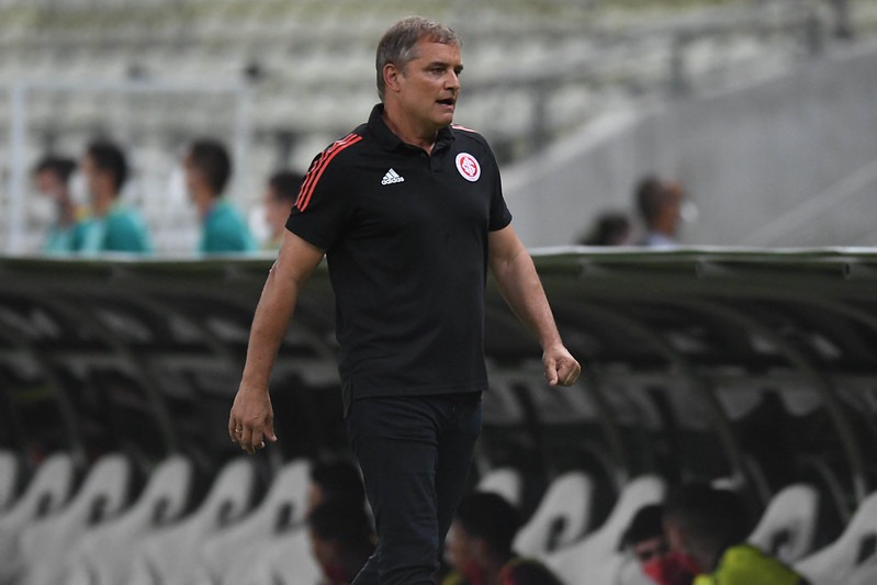 Com Aguirre podendo assumir o Uruguai, jornalista publica dois nomes de treinadores cotados no Beira-Rio Aguirre