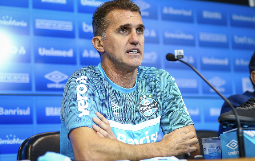 Campeão com Mancini, ex-volante do Grêmio aprova contratação e diz que só cobrar não adianta: "Agora é mais na conversa" D2EB535B-94C9-4FAD-84F5-9FD10F9F862C