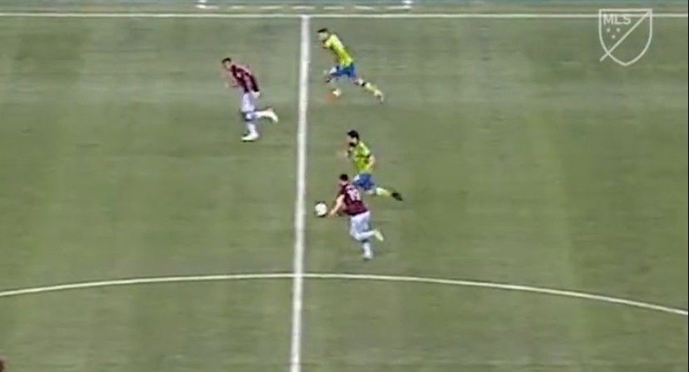 Criado na base do Inter, meia faz pintura em jogo da MLS após arrancar do campo defensivo; assista João Paulo