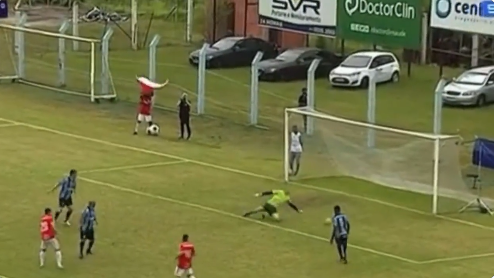Saci empolgado, emoção de zagueiro campeão mundial e "cobrança" de autor do gol: a vitória do Inter no Gre-Nal de Master Saci