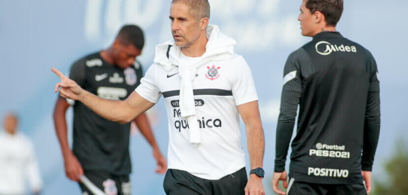 Sylvinho diz que Corinthians "vai de tanque cheio" para Caxias em conversa com gremistas, relata jornalista Sylvinho