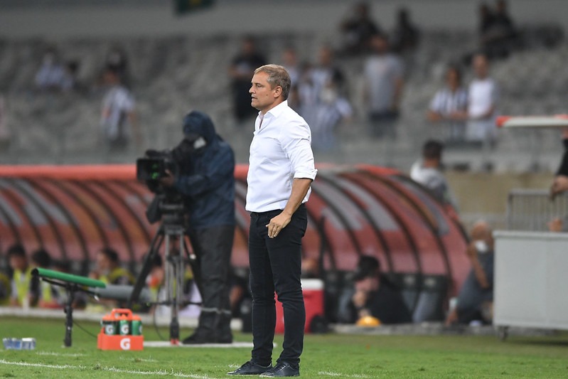 Aguirre foge de polêmica e explica "necessidade" de deixar o jogo contra o São Paulo antes do final: "Acontece" Aguirre