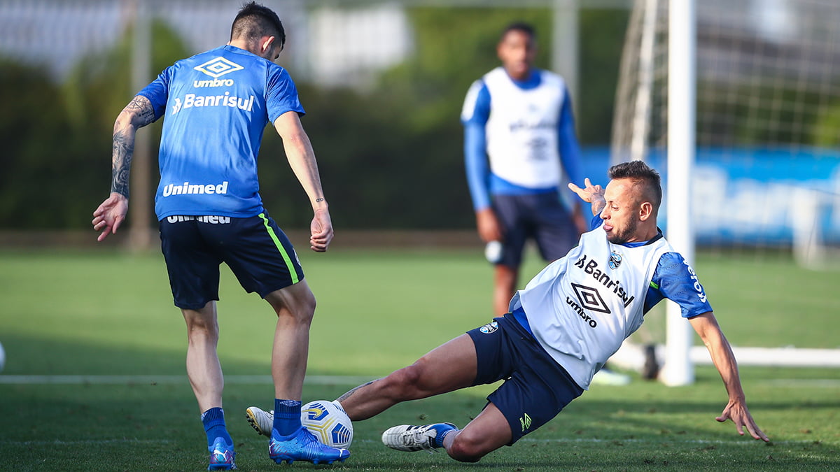 Emissora destaca "vitória pessoal" de Villasanti sobre Rafinha durante treinamento do Grêmio: "Não se intimidou" Villasanti