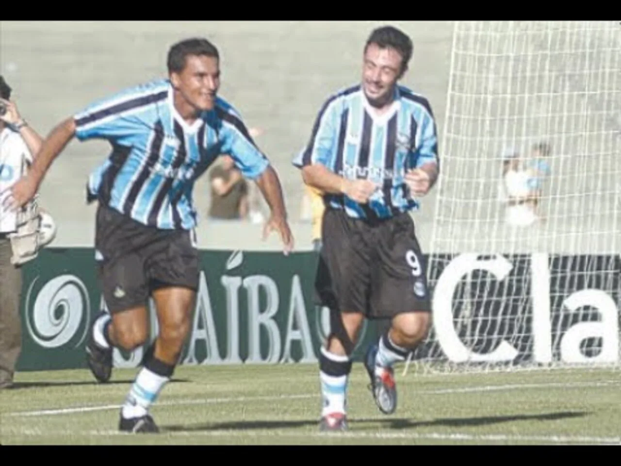 Presente em queda do Grêmio, Tiago Prado relembra força da torcida e avisa: "Não é trocando treinador que se resolve" Tiago Prado ex-Grêmio