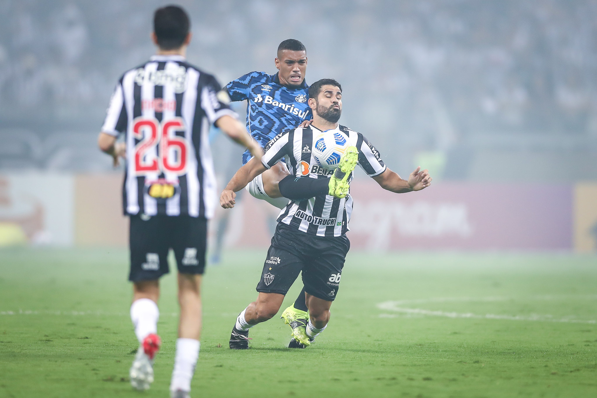 Ruan fala em "não jogar toalha", ganha apoio de Douglas Costa e protesta na web: "Nos ferraram, vergonha" Ruan