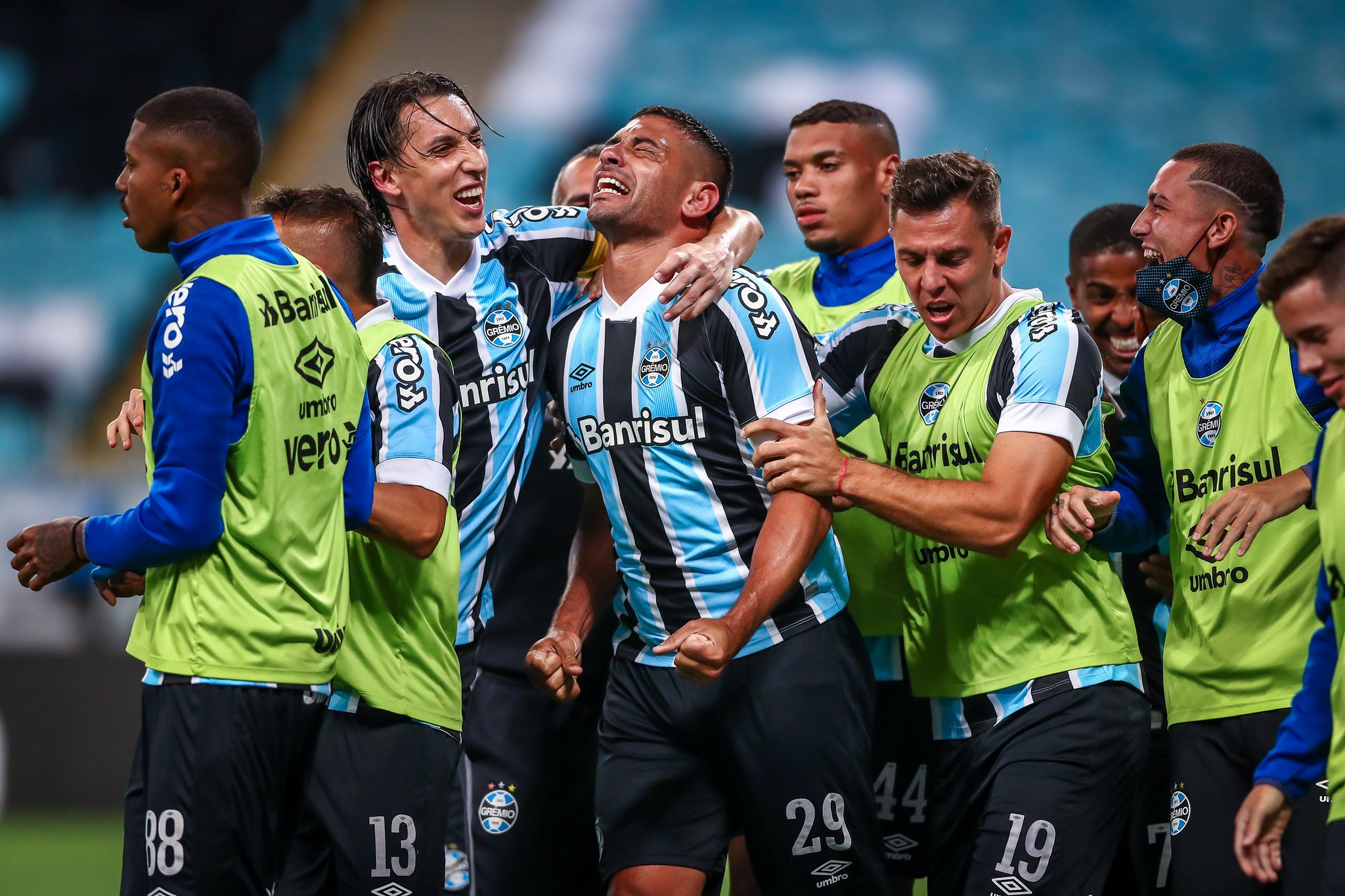 Grêmio faz cálculos sobre os jogos restantes e fala em mudar comportamento: "Temos condições de buscar nosso título mundial" Grêmio