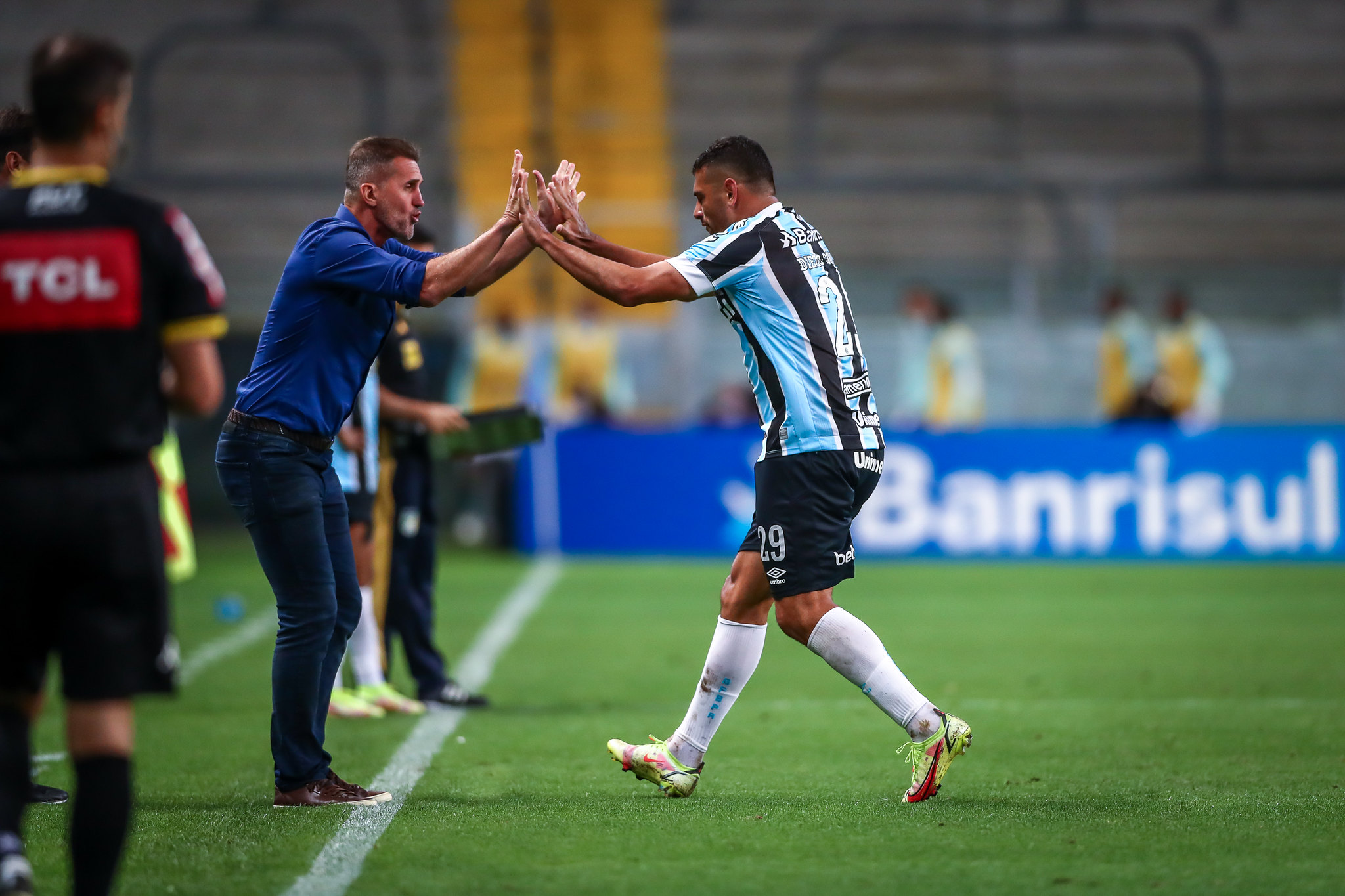 Mancini se diz aliviado pela vitória, elogia Sarará e projeta reencontro com o América-MG: "Tenho informações, e eles também" Grêmio
