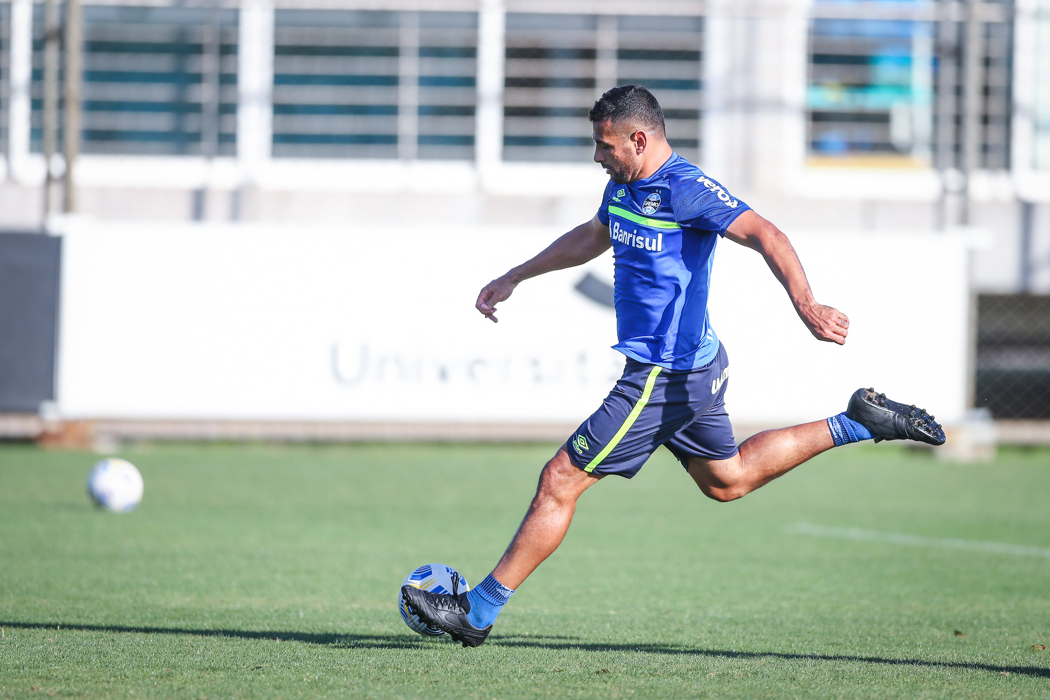 Com dúvidas em todos os setores, veja provável escalação do Grêmio, onde assistir e horário contra o Bragantino Grêmio