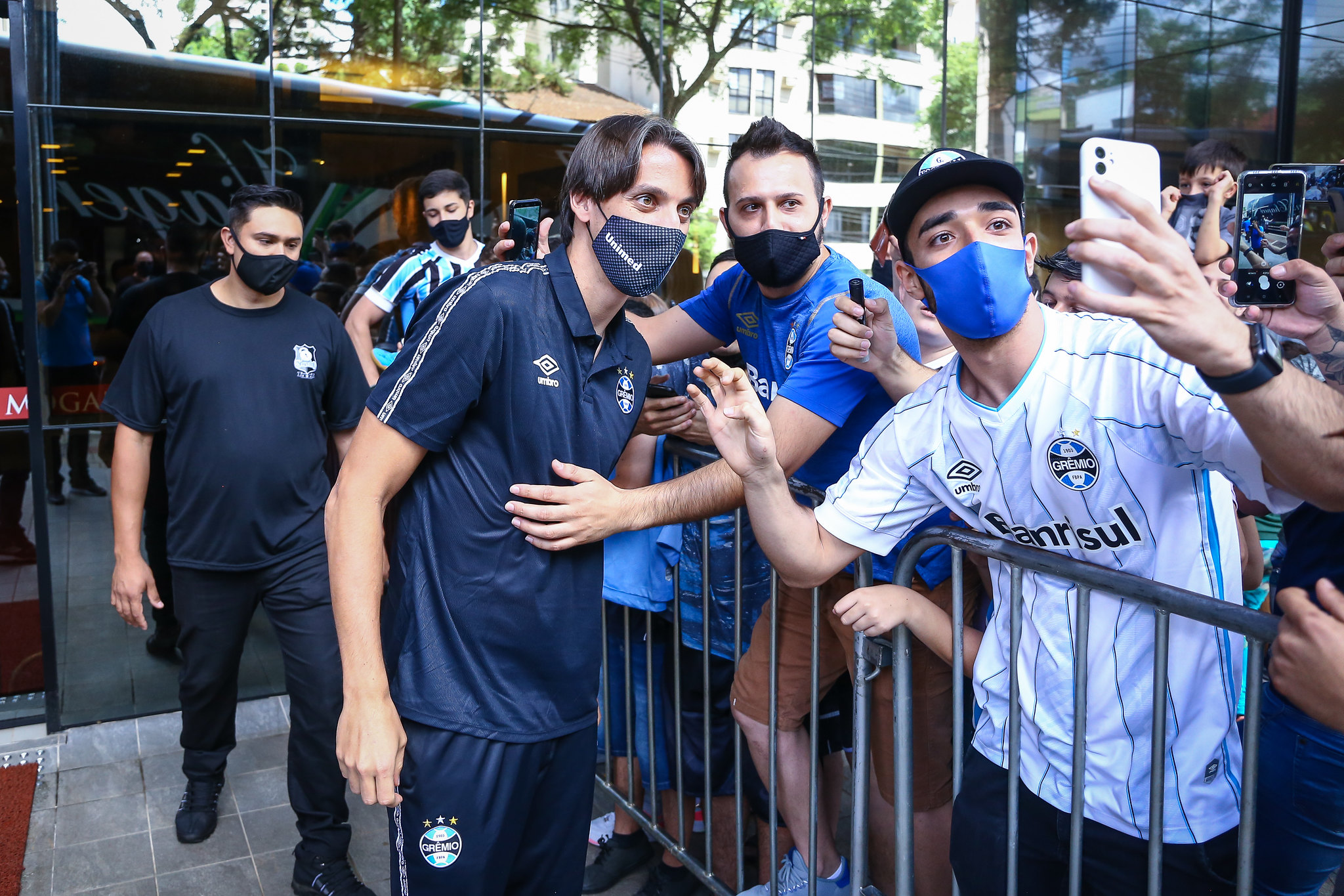 Com retornos e dúvidas no time, confira provável escalação do Grêmio, horário e onde assistir contra a Chapecoense Grêmio