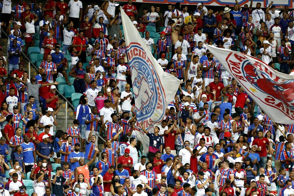 De olho no rival, torcedores colorados pagam ingressos para torcida do Bahia lotar estádio contra o Grêmio Bahia