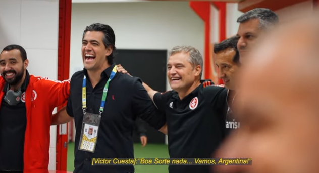 Cuesta interrompe discurso de Aguirre a Edenilson sobre gols e convocação: "Boa sorte nada, vamos Argentina" Cuesta Edenilson