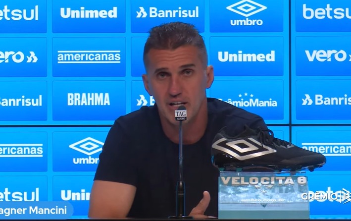 Mancini vê Grêmio "perto da perfeição" na parte tática e revela quando Jhonata Robert soube que jogaria: "Duas horas antes" Mancini