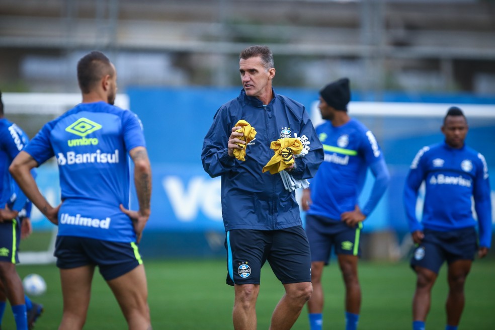 Com titulares e dúvida no setor ofensivo, veja provável escalação do Grêmio, horário e transmissão contra o São José Vagner Mancini