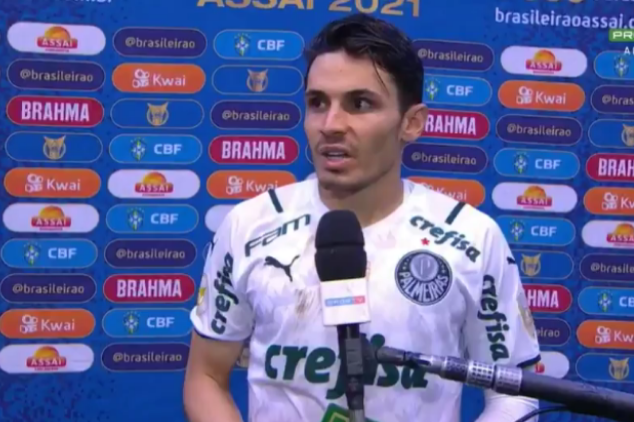 Raphael Veiga relembra entrevista interrompida na Arena e diz ter visto gremista com barra de ferro: "Só queria sair fora" Veiga