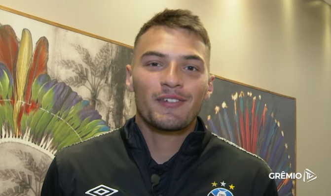 De volta ao Grêmio, Gabriel Chapecó admite jogo especial neste sábado e diz ter "certeza" sobre reação: "Vamos sair" Chapecó