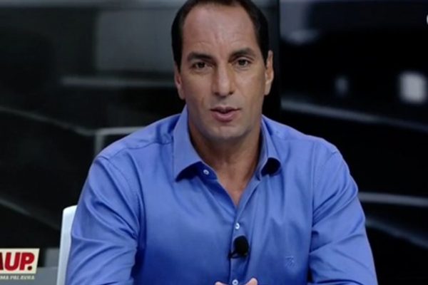 Na torcida pelo Grêmio, Edmundo vê "muitas coisas erradas" e se preocupa com futuro do clube: "Time assim não deveria cair" Edmundo