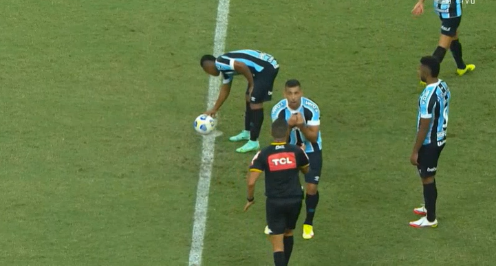 Ex-jogador do Inter corneta Grêmio, cita Guto Ferreira e tira onda na web: "Bahia também jogou com medo?" Grêmio