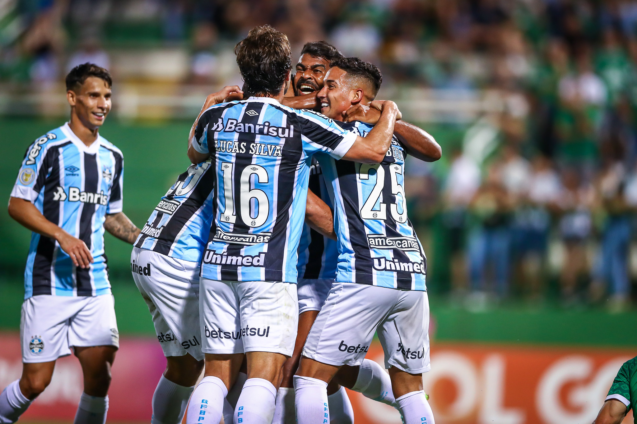 Luz no fim do túnel? Jornalista simula resultados, grava vídeo e aposta que Grêmio escapa com 43 pontos Grêmio