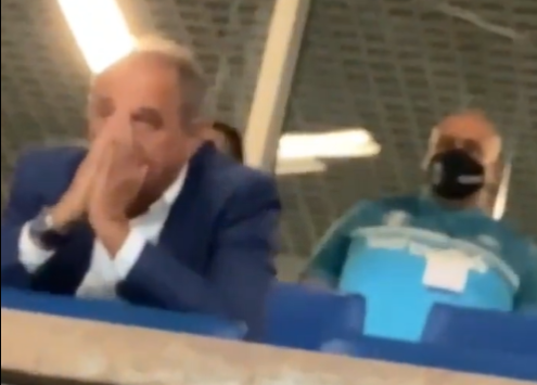 No fim, deu certo: vídeo mostra reações nervosas e de sofrimento de dirigente do Grêmio na vitória sobre o São Paulo Abrahão
