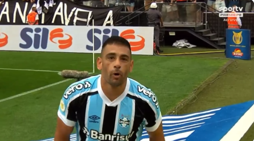 "Eu nunca estive morto": Diego Souza marca para o Grêmio contra o Corinthians e desabafa na comemoração; assista Diego Souza