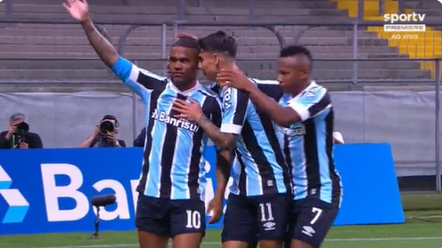Despedida do Grêmio da Série A tem pênalti isolado por Borja e "tchauzinho" de Douglas Costa pra torcida Douglas Costa