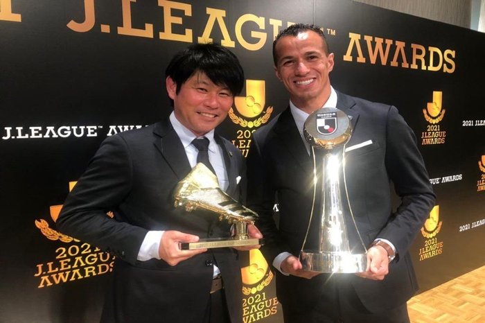 Campeão no Japão, Leandro Damião é eleito o melhor do campeonato e ganha outros dois prêmios: "Agora é comemorar" Damião