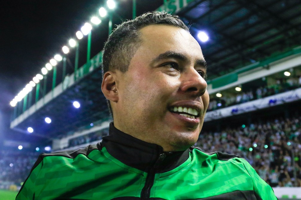 Guerrinha foge dos mesmos nomes de sempre e sugere que Inter busque Jair Ventura: "Pode dar muito certo" Jair