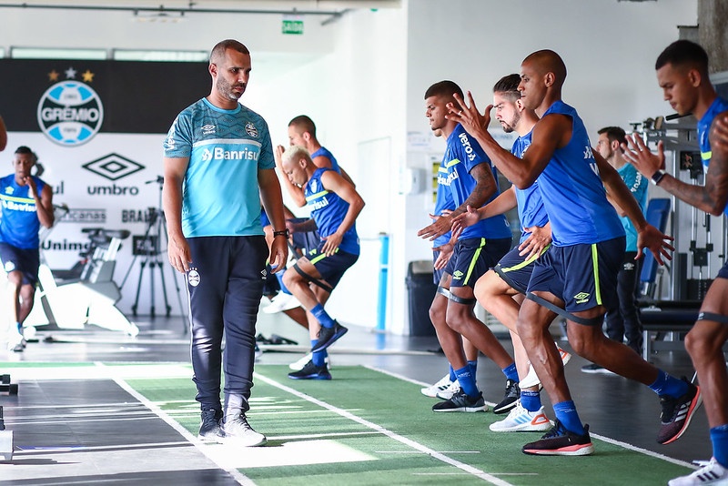 Reapresentação, alimentação dos funcionários e queda na Copinha: jornalista detona início de temporada do Grêmio Grêmio