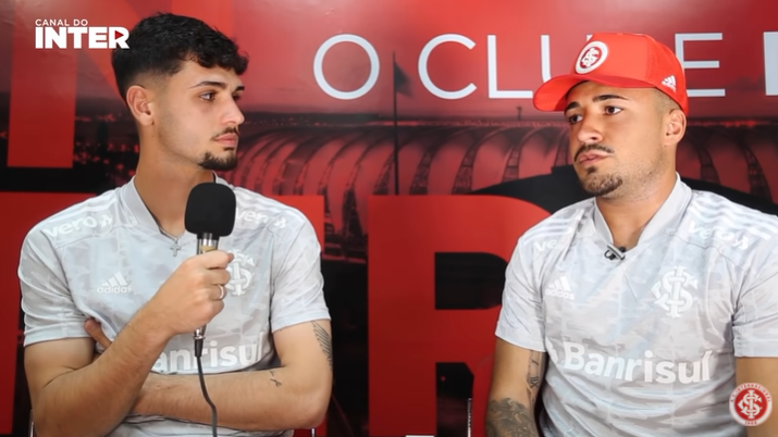 Após renovarem com o Inter, Heitor e Johnny "se entrevistam" e elogiam início de Medina: "Trabalho muito forte" Heitor Johnny