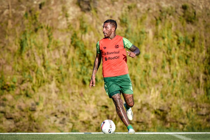 Caíram com o Grêmio e já podem cair de novo: o drama de 10 jogadores com os seus atuais clubes Paulo Miranda - Grêmio