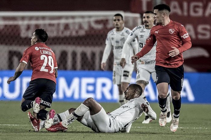 Inter se aproxima da contratação do lateral-direito Fabricio Bustos, mas pode ter que esperar para utilizar o jogador Bustos