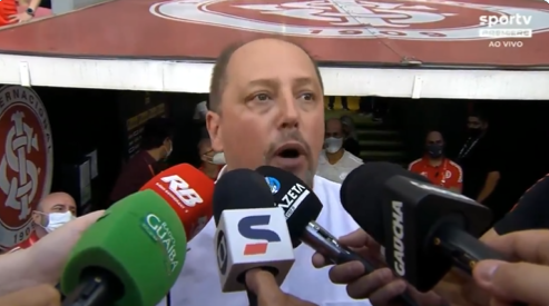 Pressionado, presidente do Inter se arrepende e volta atrás em declaração sobre "culpa" da imprensa: "Errei ao generalizar" Barcellos