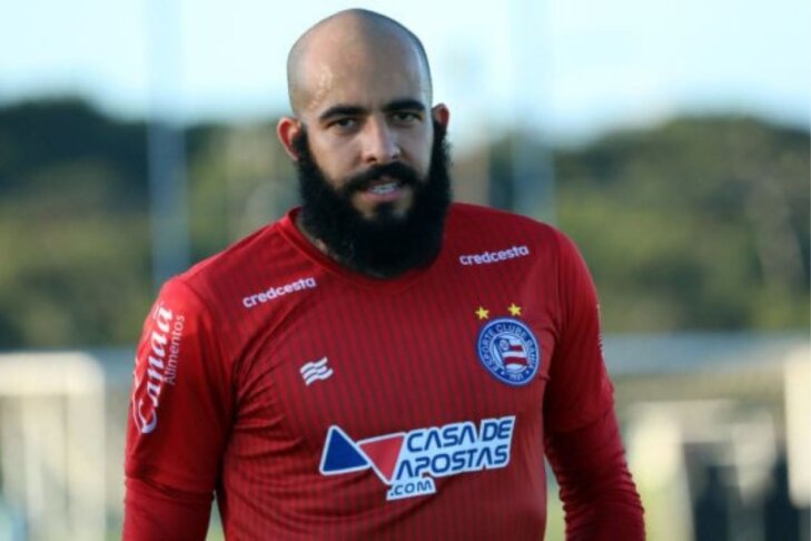 Sem condições de jogo, ex-colorado Danilo Fernandes pede e viaja junto com o Bahia para pegar o Grêmio Danilo Fernandes - Bahia