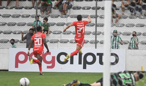 Mauricio explica o que vem ajudando o trabalho de Medina e ainda vibra com gol contra o Juventude: "Antes parava na trave" Mauricio