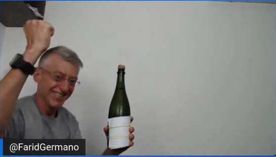 Máscara de burro e garrafa de champanhe: Farid abre live fazendo a festa após Grêmio demitir Vagner Mancini Farid