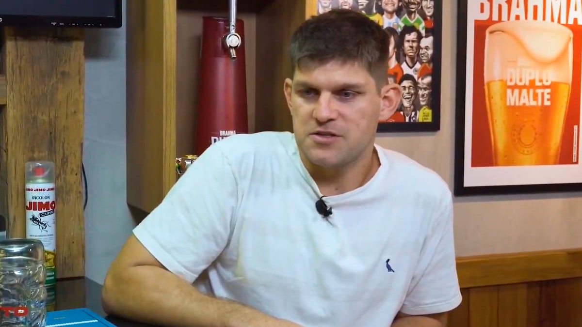 Kannemann não se arrepende de "coletiva-bomba", explica decisão de ficar no Grêmio na Série B e absolve Patrick por caixões Kannemann
