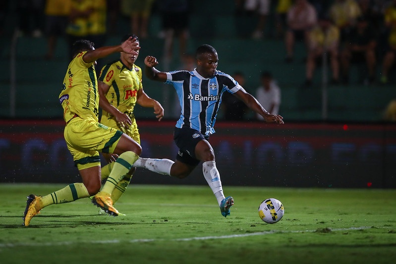 Jornalista do centro do país diz que não se surpreendeu com queda do Grêmio: "Mirassol joga um futebol melhor" Grêmio