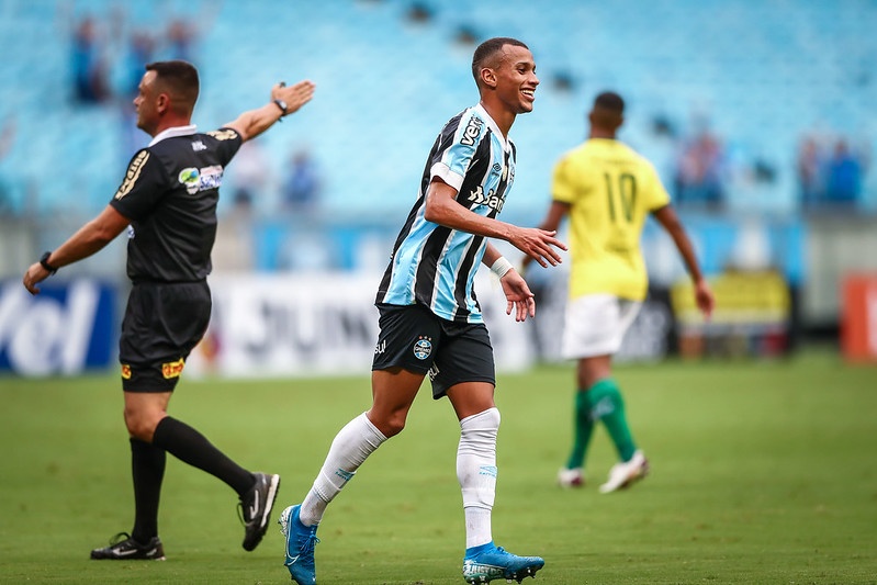 Grêmio conta com retorno de lateral titular antes do Gre-Nal e pode comprar mais um percentual de Bitello Bitello