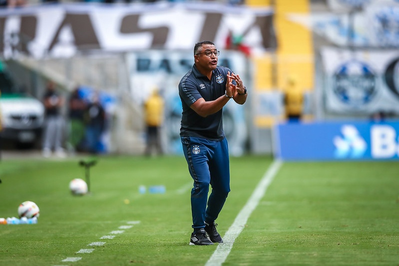 Ligação para Arce, reforços e retornos de Ferreira e Diego Souza: mais destaques da coletiva de Roger Machado Roger