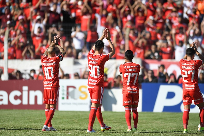 Inter abre o olho para novo problema médico e pode ter que realizar improvisação no primeiro Gre-Nal da semi Inter