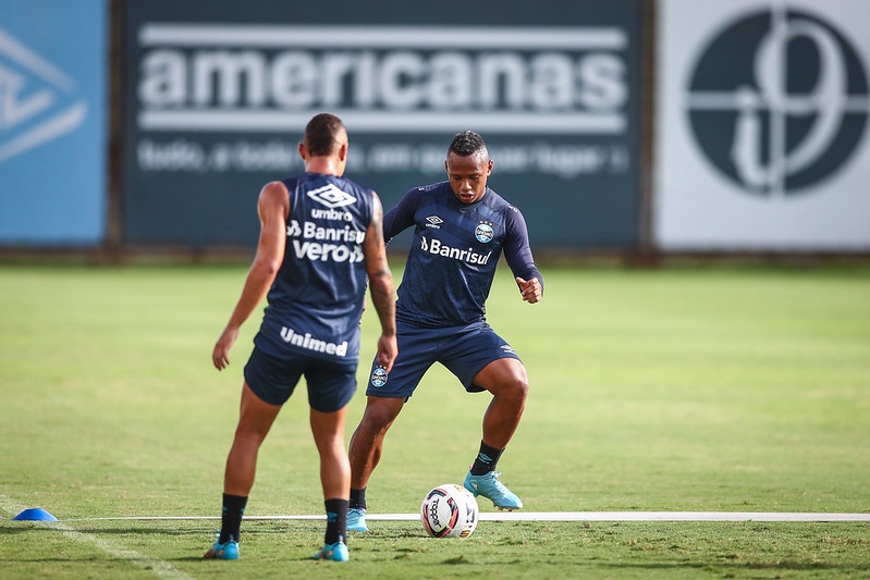 Como e por que Campaz está ganhando a disputa com Thaciano na titularidade do primeiro Grêmio de Renato Campaz Grêmio