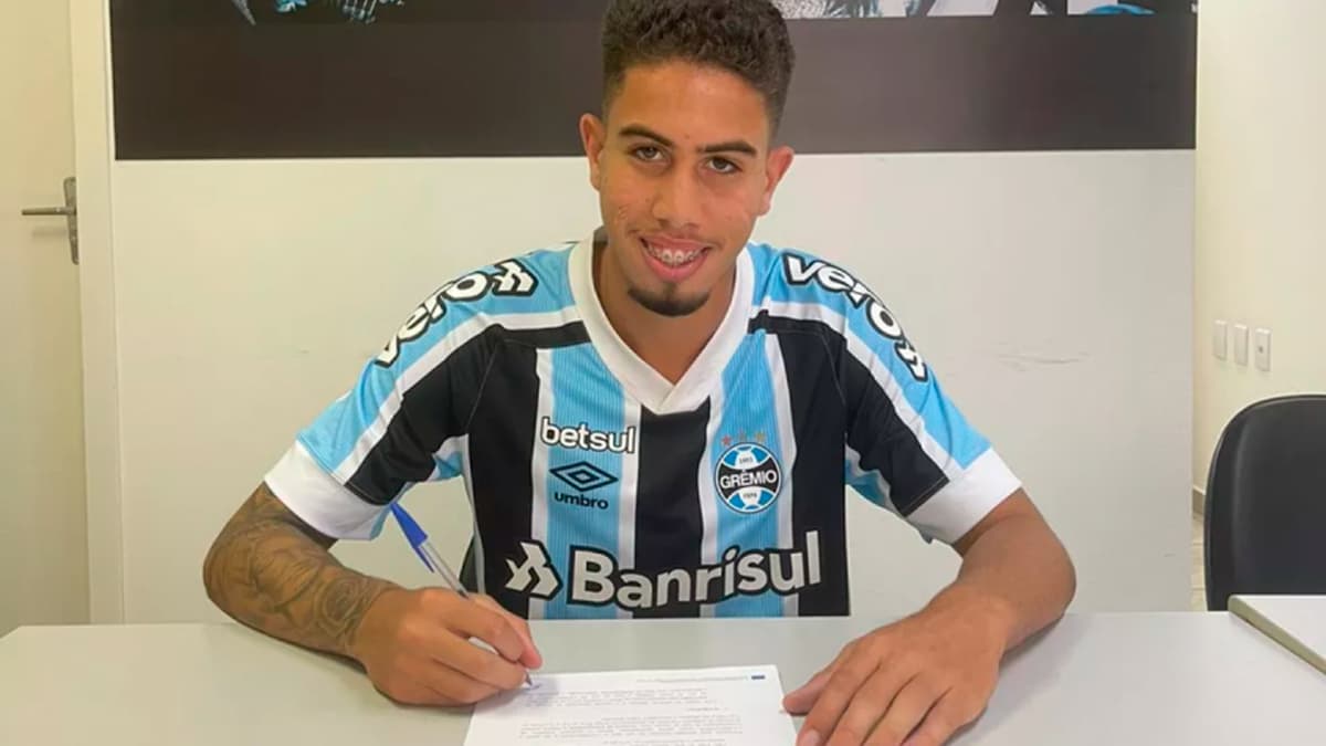 Grêmio acerta renovação com promessa das categorias de base e estipula multa rescisória de mais de R$ 200 milhões Erick