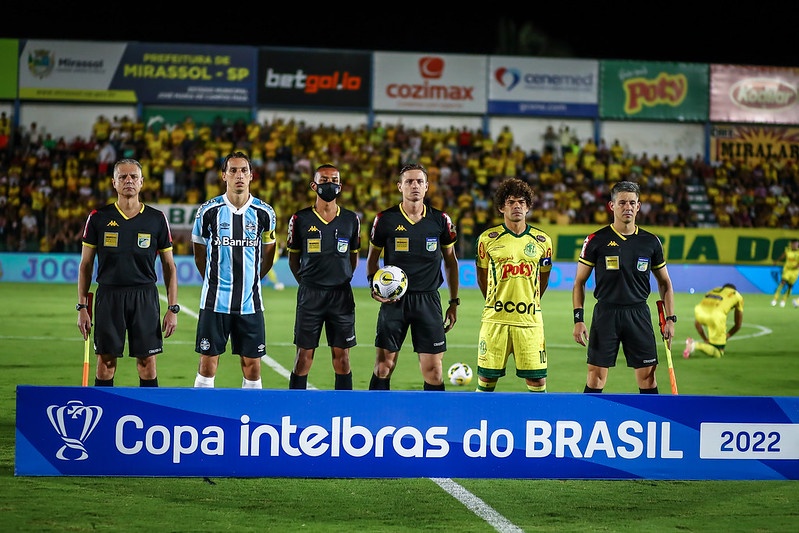 Eliminação inédita na primeira fase da Copa do Brasil faz Grêmio repercutir na imprensa do exterior: "Papelão" Grêmio Mirassol