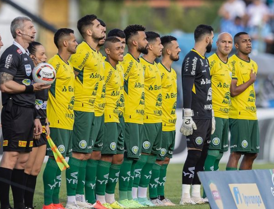 Ypiranga aprova escalação de Vuaden, se vê "vivo" e diz o que espera do Grêmio: "Que jogue como time grande" Ypiranga