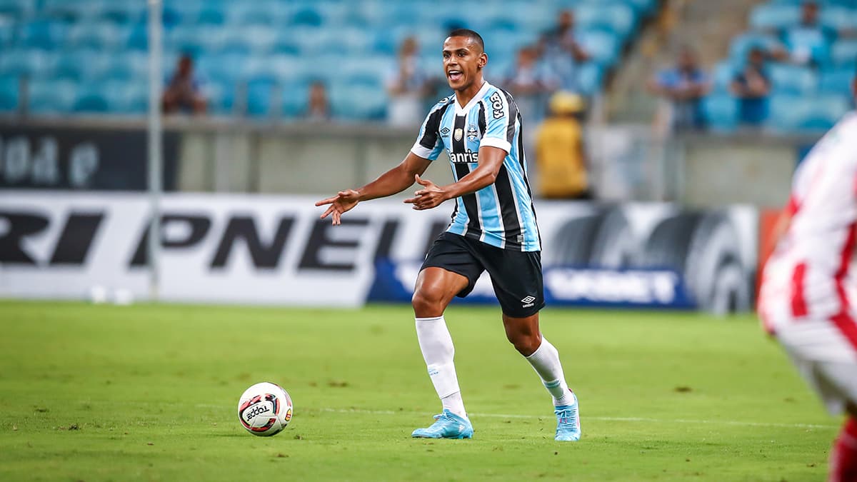 "Sempre tive dificuldade contra os times dele e agora entendo o porquê", diz zagueiro do Grêmio sobre Roger Machado bruno alves