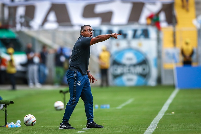 Roger define lateral-direito para a estreia da Série B e Grêmio não terá Diego Souza no jogo de sábado Roger Machado