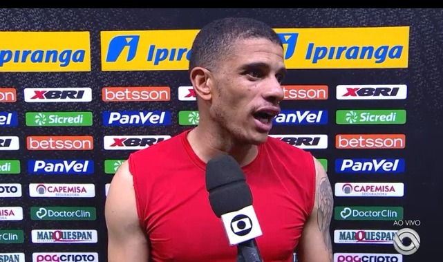 Taison diz que Inter está "de parabéns" por jogo na Arena e faz cobrança: "Quem não quer ficar no clube tem que sair" Taison