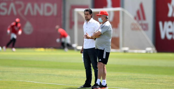 Crítico da direção, Paulo Bracks revela conselho dado por Abel Braga no seu segundo dia como executivo do Inter Abel Bracks