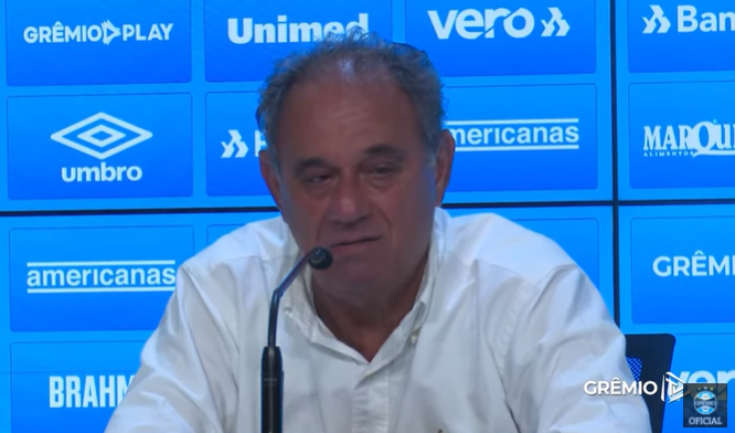 "Ah, lá sei o quê...": Abrahão se perde no raciocínio em coletiva e faz jornalistas gargalharem; assista Denis Abrahão